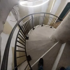 garde-corps débillardé pour escalier à l'utbm de belfort