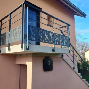garde-corps de balcon et rampe d'escalier extérieur à Exincourt