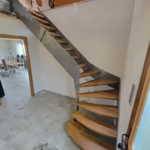 montage d'un escalier quart tournant métallique à Baume-les-Dames