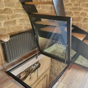 plancher en verre avec cadre métallique ouvrant à Châtillon