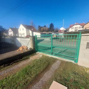 pose d'un portail métallique vert à Héricourt